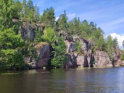 Водная прогулка на катере вдоль побережья парка Монрепо