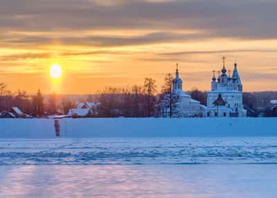 Русские новогодние забавы в городах Золотого кольца