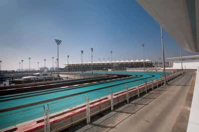 Экскурсия по трассе Yas Marina Circuit с гидом (на английском)