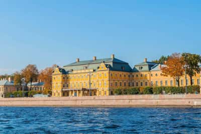Императорские и великокняжеские дворцы Петербурга