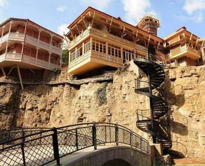 Старый Тбилиси с нового ракурса - пешком и на кораблике