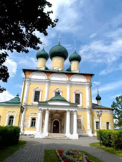 Поэтическая прогулка по Угличскому кремлю с посещением монастыря
