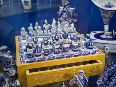 Гжель: Фарфоровая мануфактура «Галактика и Ко»