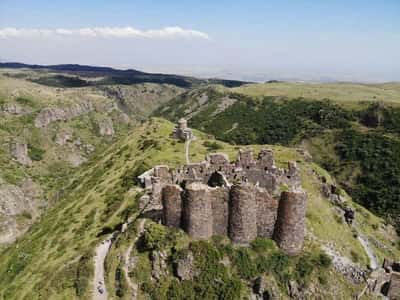 Монастырь Сагмосаванк, крепость Амберд и памятник Армянскому алфавиту