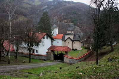 Валевские монастыри