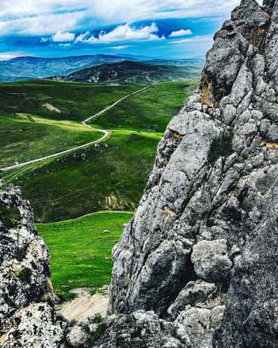 Радужные горы, гора Бешбармак и Розовое озеро