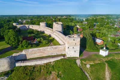 Экскурсия по Псково-Печерскому монастырю и Изборской крепости