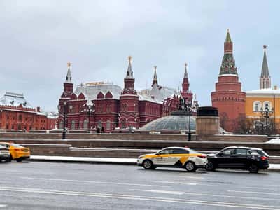 Вокруг Кремля с историей от Средневековья до современности