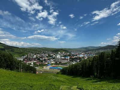 В горной долине - город любимый