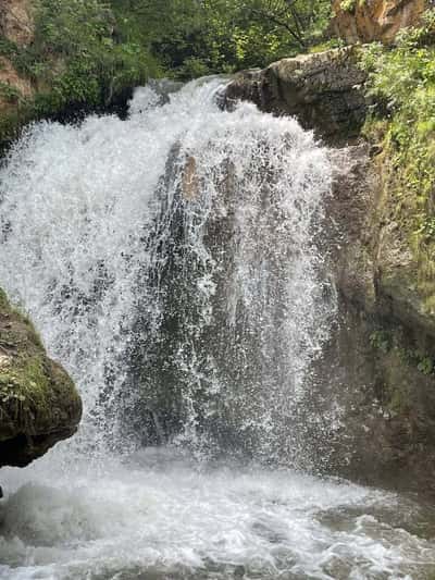 Медовые водопады и гора Кольцо