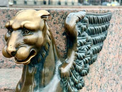 Мифы, тайны и архитектурные сокровища Васильевского острова