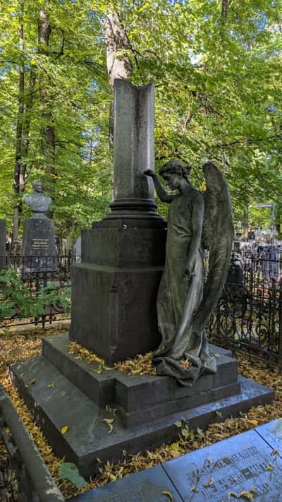Тени Введенского кладбища: история, судьбы и легенды - пешеходная экскурсия