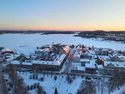 Двухдневный тур в Карелию: Рускеала, Ладожское озеро и водопады