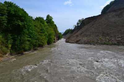 Поездка в Шаро-Аргун, дорога к горам и водопадам