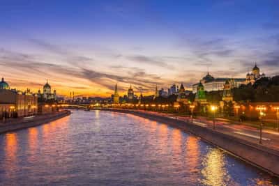Речная дискотека по центру Москвы от причалов "Киевский" и "Крымский мост"