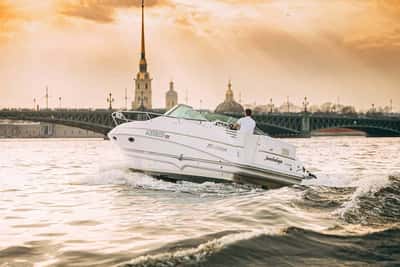 Прогулка на каютном катере Ларсон