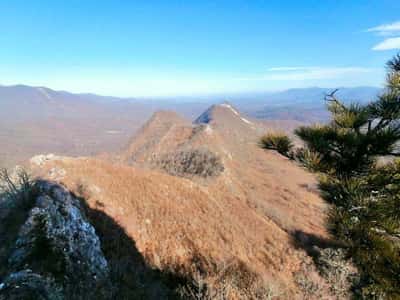 Хребет Лозовый (Чандолаз) и его пещеры