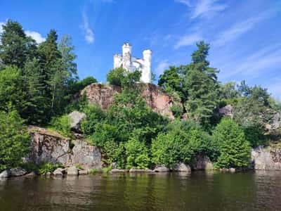 Водная прогулка на катере вдоль побережья парка Монрепо