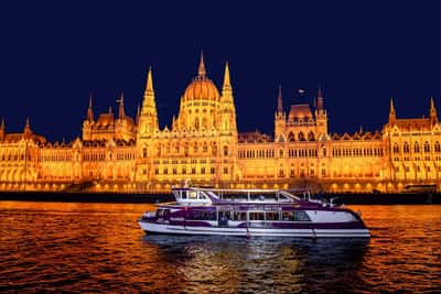 Weekend Cuisine and Piano Show on Danube: Круиз с ужином и шоу пианистов