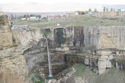 Село Хунзах, плато Матлас, Каменная чаша, Водопады