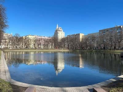 Патриаршие пруды: поэты, писатели, творцы и обыватели