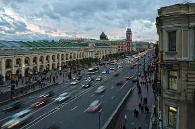 По солнечной стороне Невского
