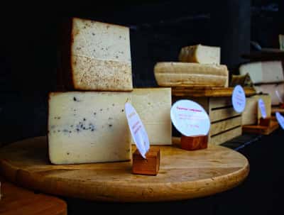 «Город на берегу озера»: прогулка по Ароне с дегустацией сыра