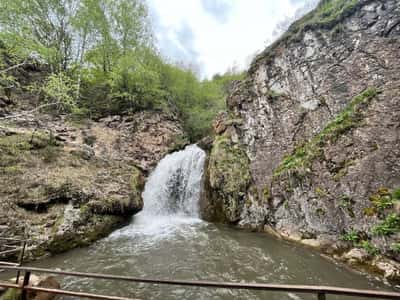 Медовые Водопады и гора Кольцо