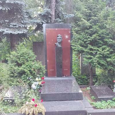 Обзорная прогулка по Новодевичьему кладбищу