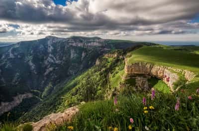 Экскурсия к Лаго-Наки в горы к термальным источникам, водопадам