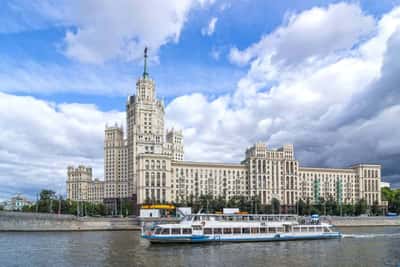 Весь центр столицы: прогулка от причалов "Воробьевы горы" и "Нескучный сад"