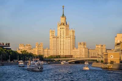 Часовая обзорная речная прогулка по центру Москвы от Крымского моста