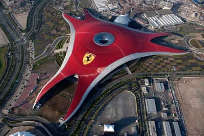 Море адреналина - тематический парк Ferrari World Абу-Даби