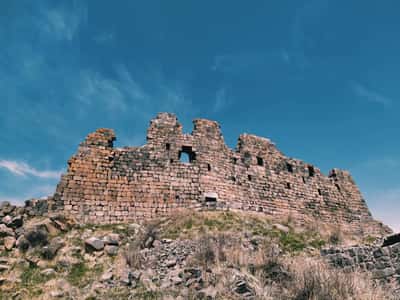 Секреты Винного замка, армянского алфавита и храма на краю обрыва