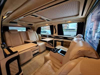 VIP-трансфер на авто премиум-класса Maybach из аэропорта и по городу