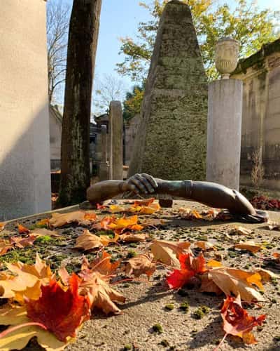Экскурсия по парижскому кладбищу Пер-Лашез