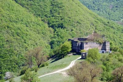 Загадочные красоты Дагестана: Хучнинский водопад и экраноплан «Лунь»