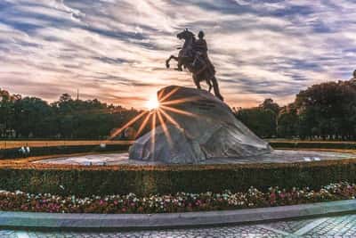 Вечерняя экскурсия по городу «Мифы и легенды Санкт-Петербурга»