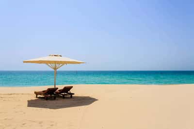 Отдых в отеле Fairmont The Palm с бассейном и приватным выходом на пляж