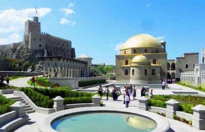 Пещеры XII века: Древняя Вардзия и вечнозеленый Боржоми