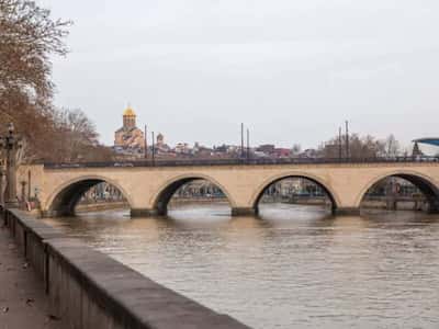 Экскурсия с прогулкой на кораблике по реке Куре