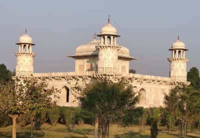 Поездка к Тадж Махалу на скоростном поезде
