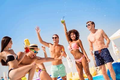 Riva Beach Club - бассейн и частный пляж на острове Пальма Джумейра