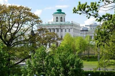 «Замечательный сосед Кремля»: дом Пашкова