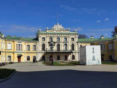 По Твери с Достоевским