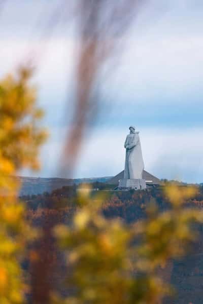 Арктический экспресс: сопки, море, Мурманск