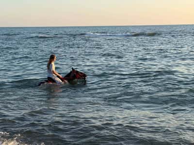 Конный тур к морю на закате