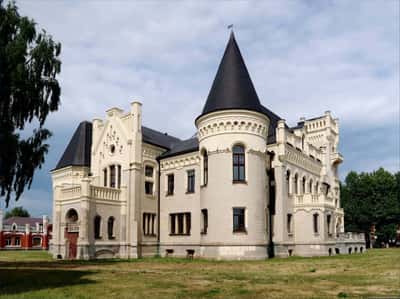 Замок Понизовкиных, Некрасовские места и родина А.М. Опекушина