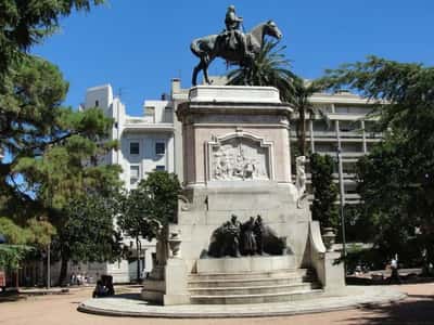 Сити-тур Монтевидео с пешеходной прогулкой по старому городу