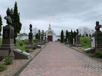 «Брюс всемогущий»: экскурсия по соборам и усадьбе в Глинках